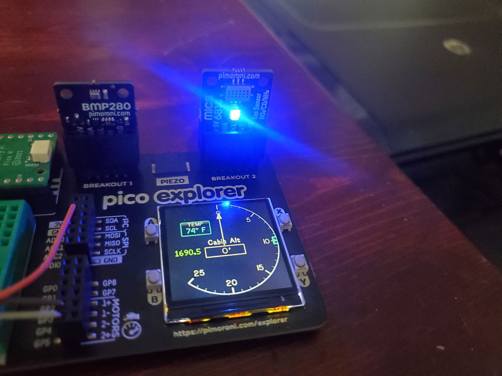 CO3点 MICS6814 3-in-1 Gas Sensor Breakout (CO, NO2, NH3) | Kiwi Electronics