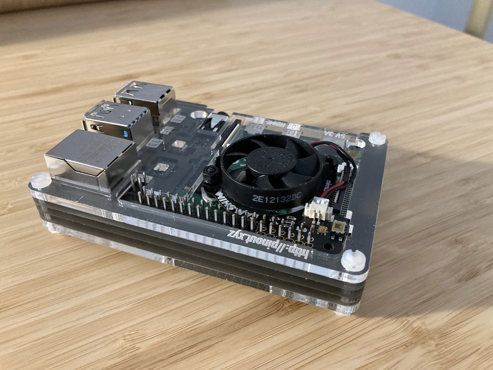 Raspberry Pi 4 + Essentials Kit